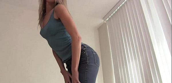  Look how my ass peeks out of my jean shorts JOI